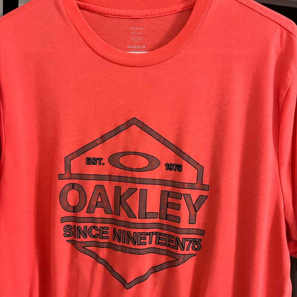 Oakley T-shirt